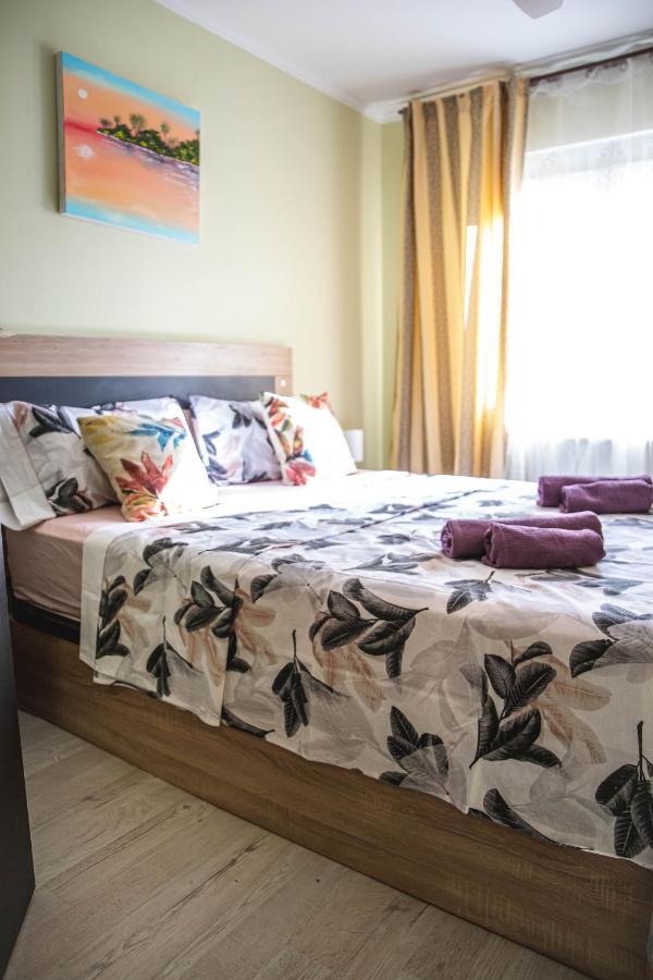 Apartments Relax Салоу Экстерьер фото