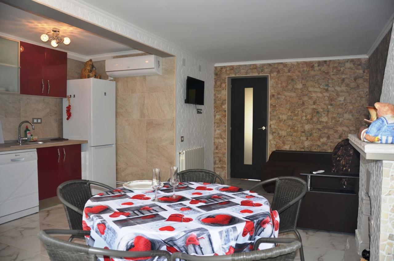 Apartments Relax Салоу Экстерьер фото