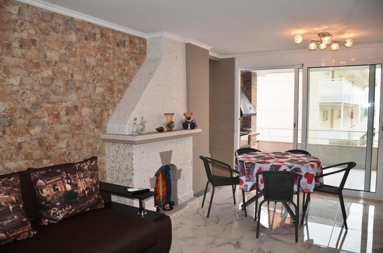 Apartments Relax Салоу Экстерьер фото